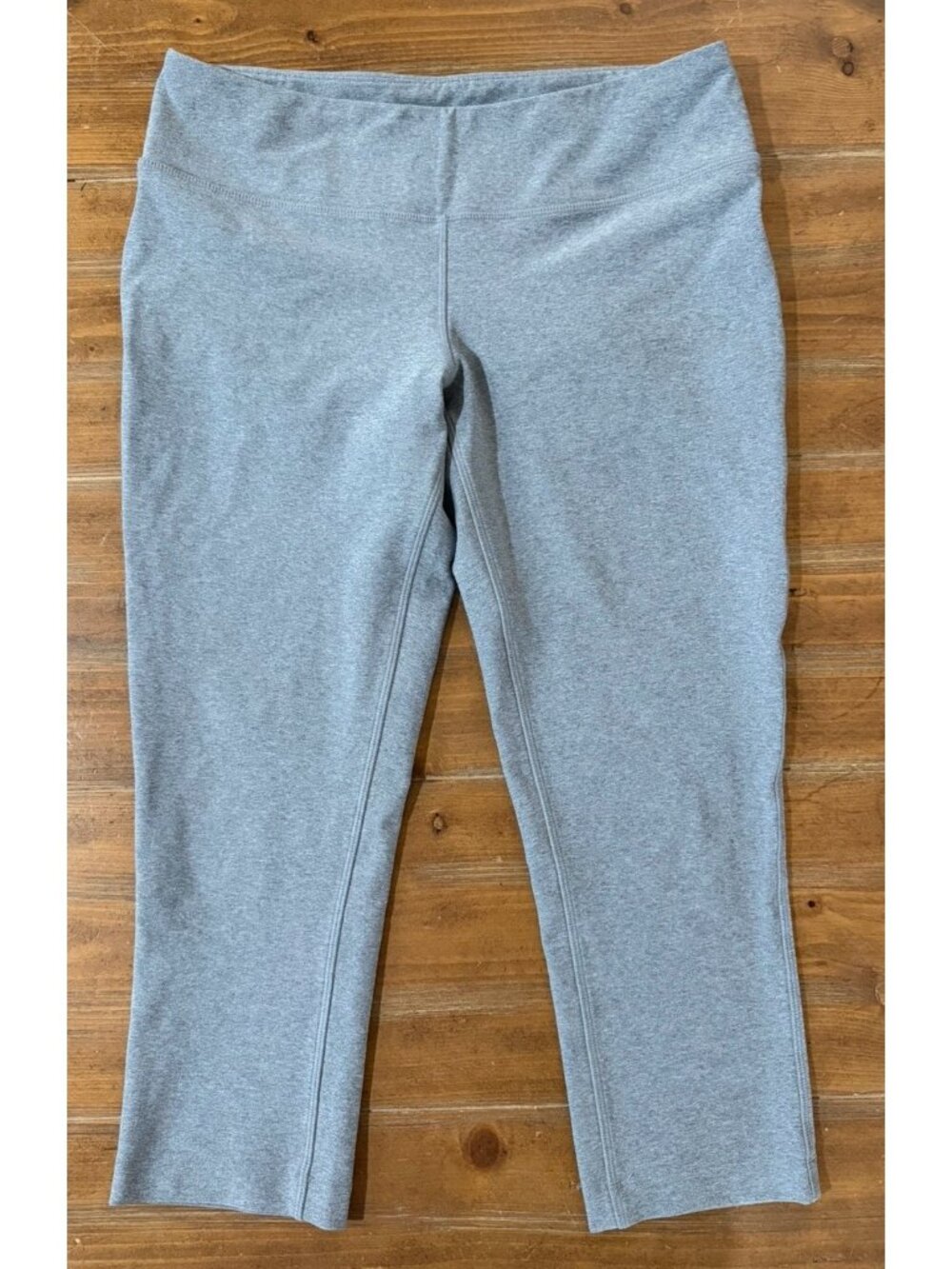 Mondetta Solid Gray Cropped Capri Leggings Women’s ~ Size Medium